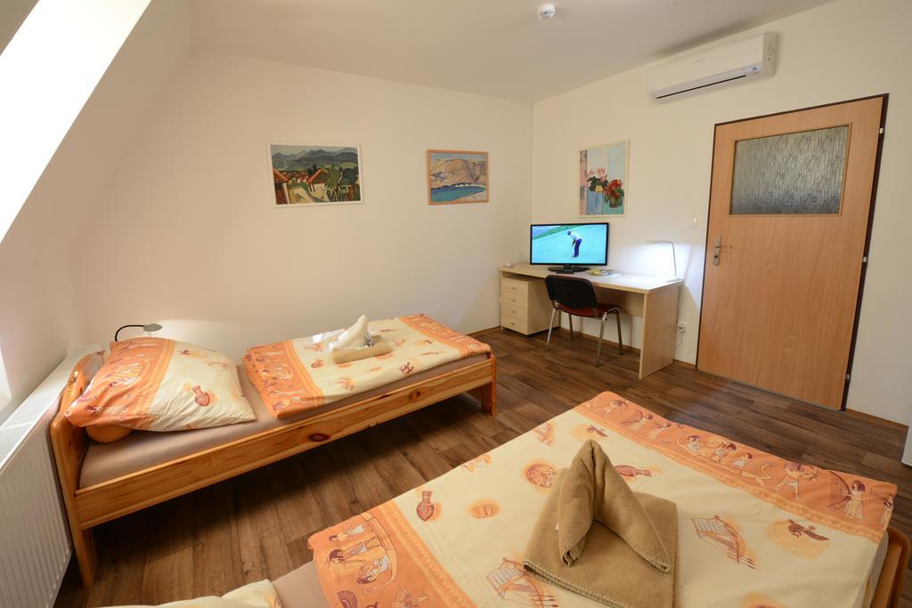 Skolici Stredisko Abena S Ubytovanim Apartment Острава Екстериор снимка