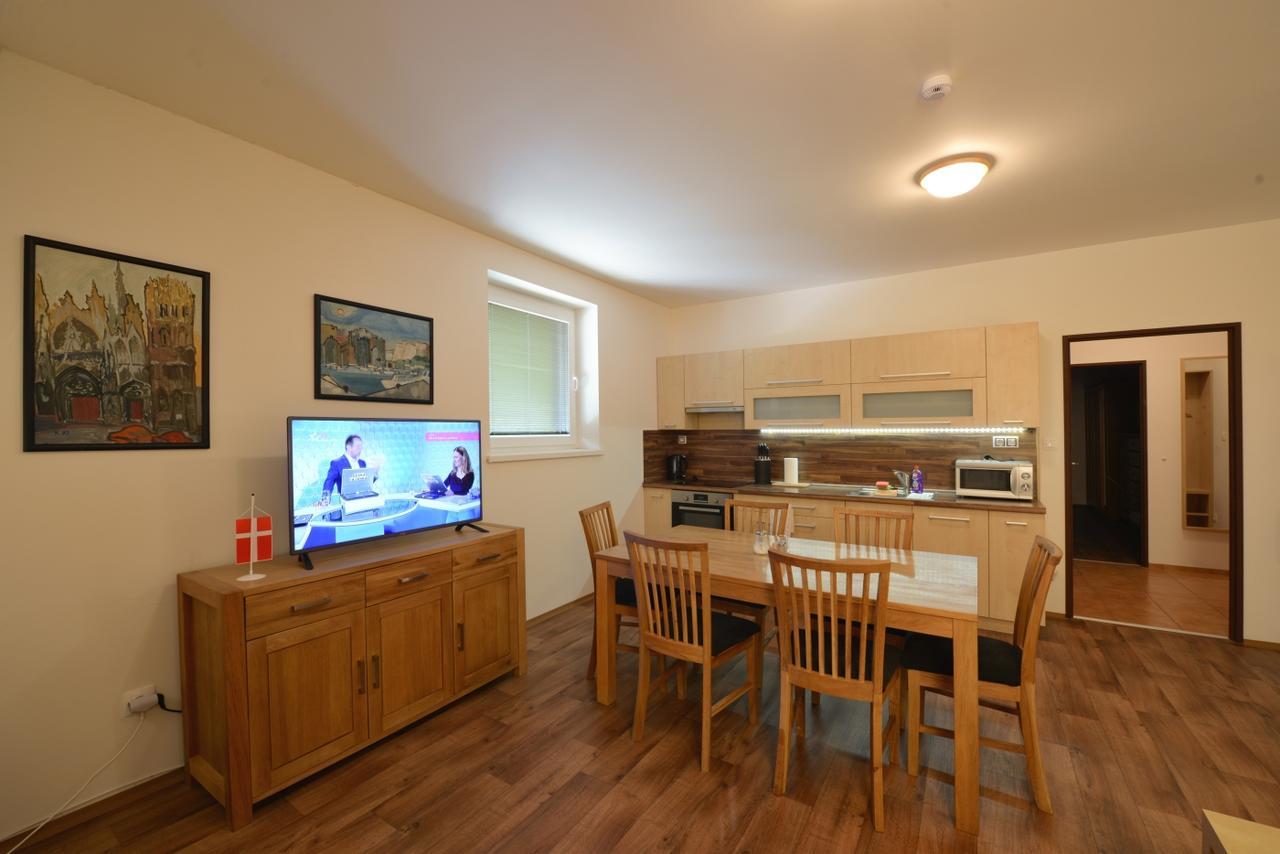 Skolici Stredisko Abena S Ubytovanim Apartment Острава Екстериор снимка