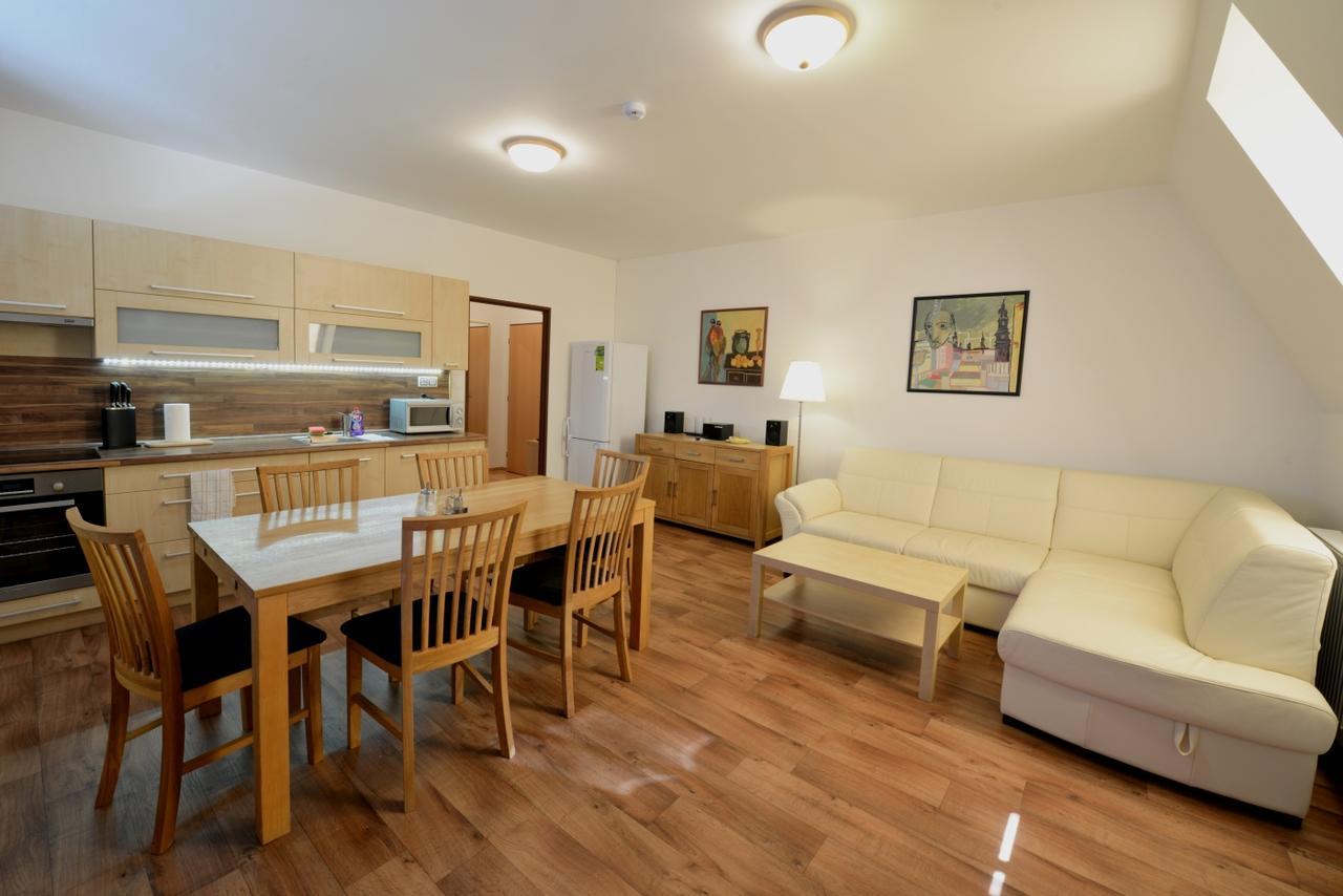 Skolici Stredisko Abena S Ubytovanim Apartment Острава Екстериор снимка